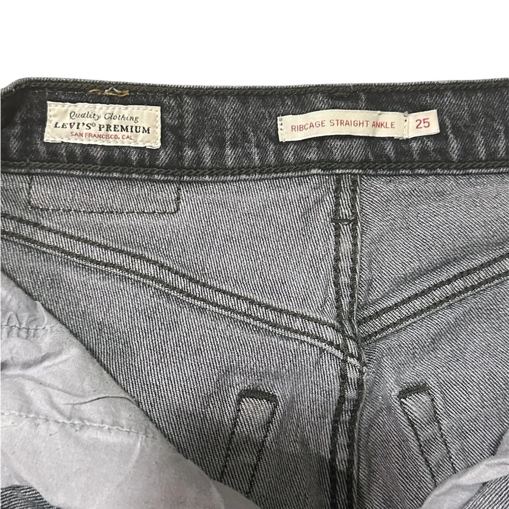 Levi's Ribcage Straight Ankle Jeans in - Black Worn In - Picture 4 of 4
